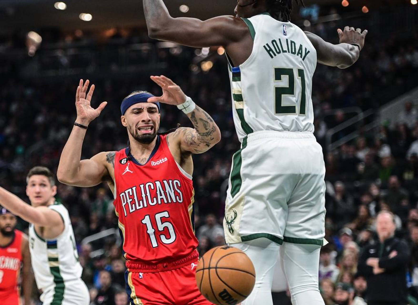 灰熊险胜雄鹿，麦科勒姆惊艳四座